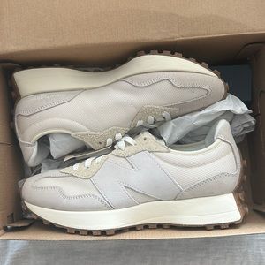 New balance 327 brand new men’s size 8 women’s size 9.5 gray/beige